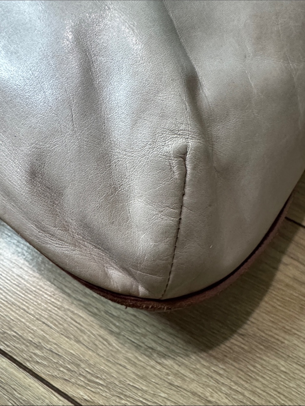 M0851 Casual Leather Bag with Adjustable Burgundy Strap - Picture 4 of 16